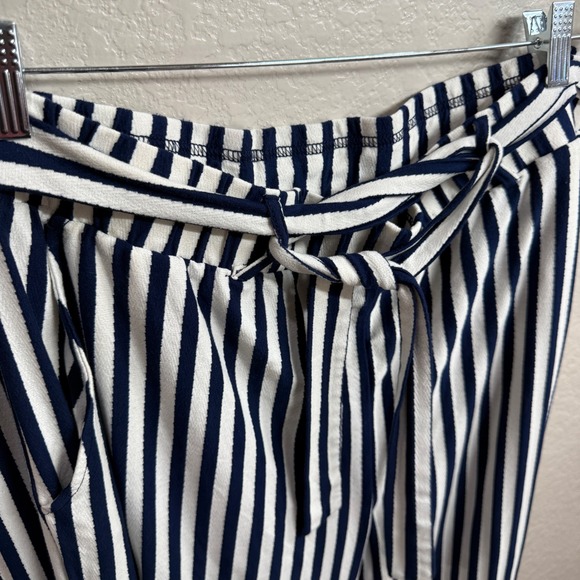 AnyBody Womens Size 1X Navy White Stripe Paperbag Waist Wide Leg Cropped Pants - Picture 10 of 10